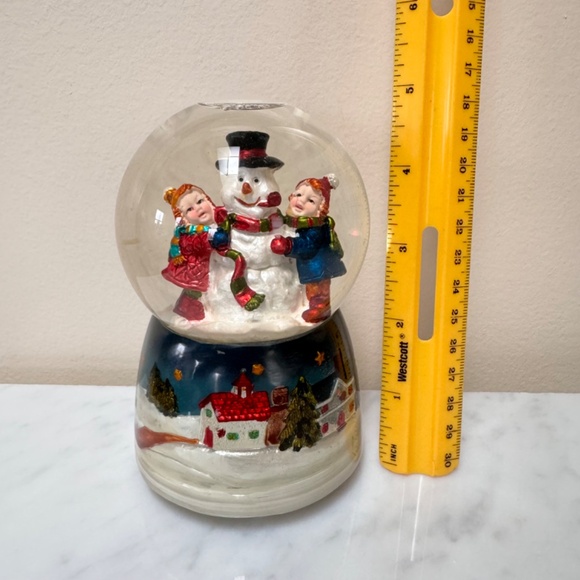 Vintage Glass Water-filled Snow Globe Music Box Snowman with Two Happy Friends - Picture 9 of 10